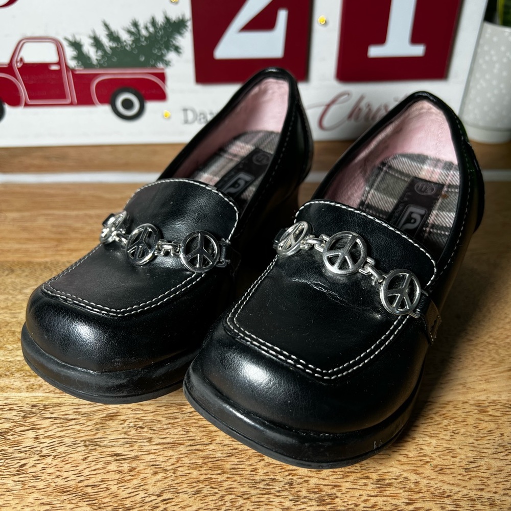 L.A. UNDERGROUND Girls Black with Peace Sign Strap Shoes Size 11.5 with heels